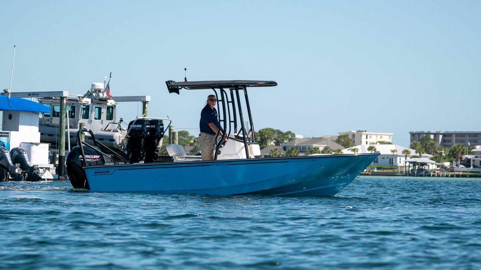 2027 Boston Whaler 190 Montauk 14