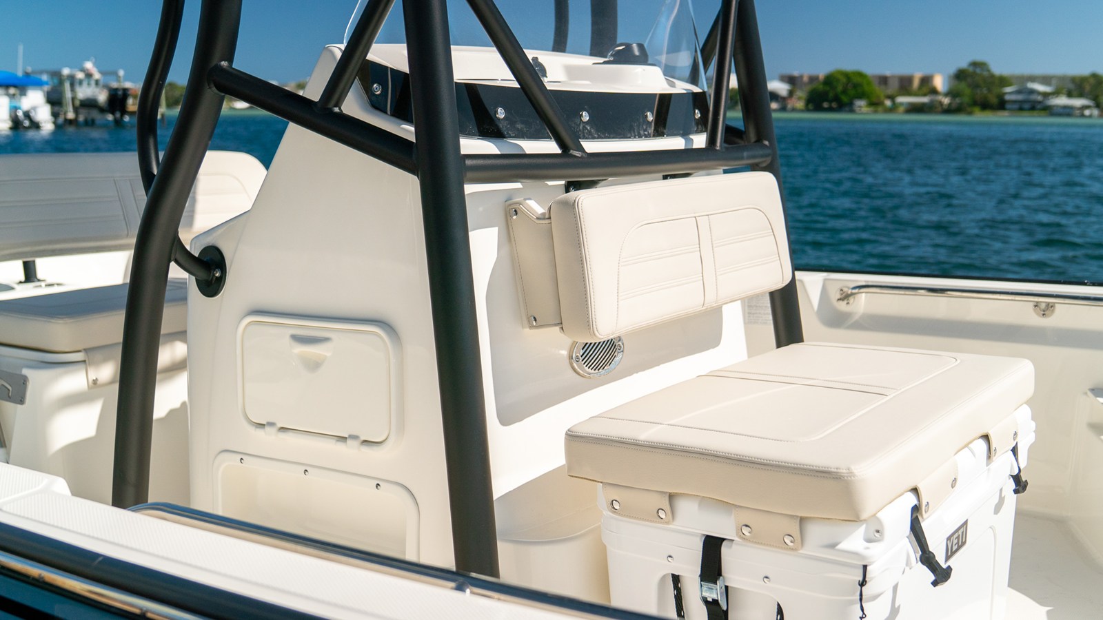 2027 Boston Whaler 190 Montauk 23