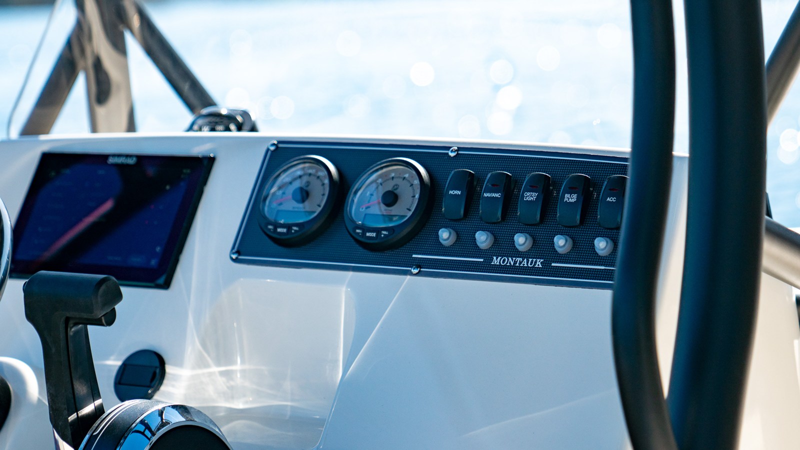2027 Boston Whaler 190 Montauk 25