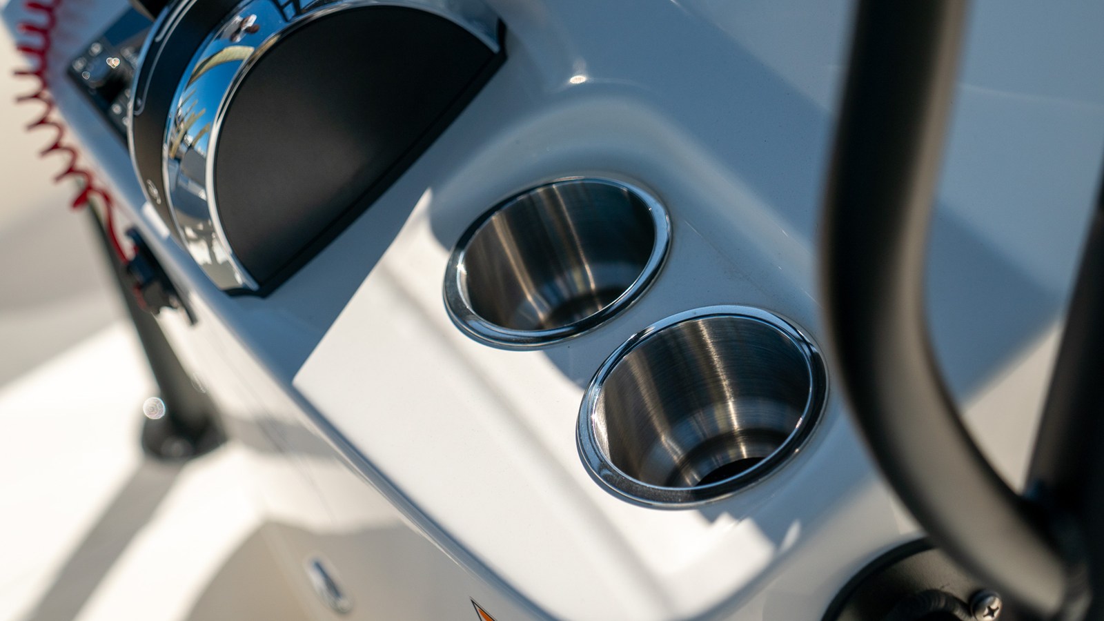 2027 Boston Whaler 190 Montauk 28