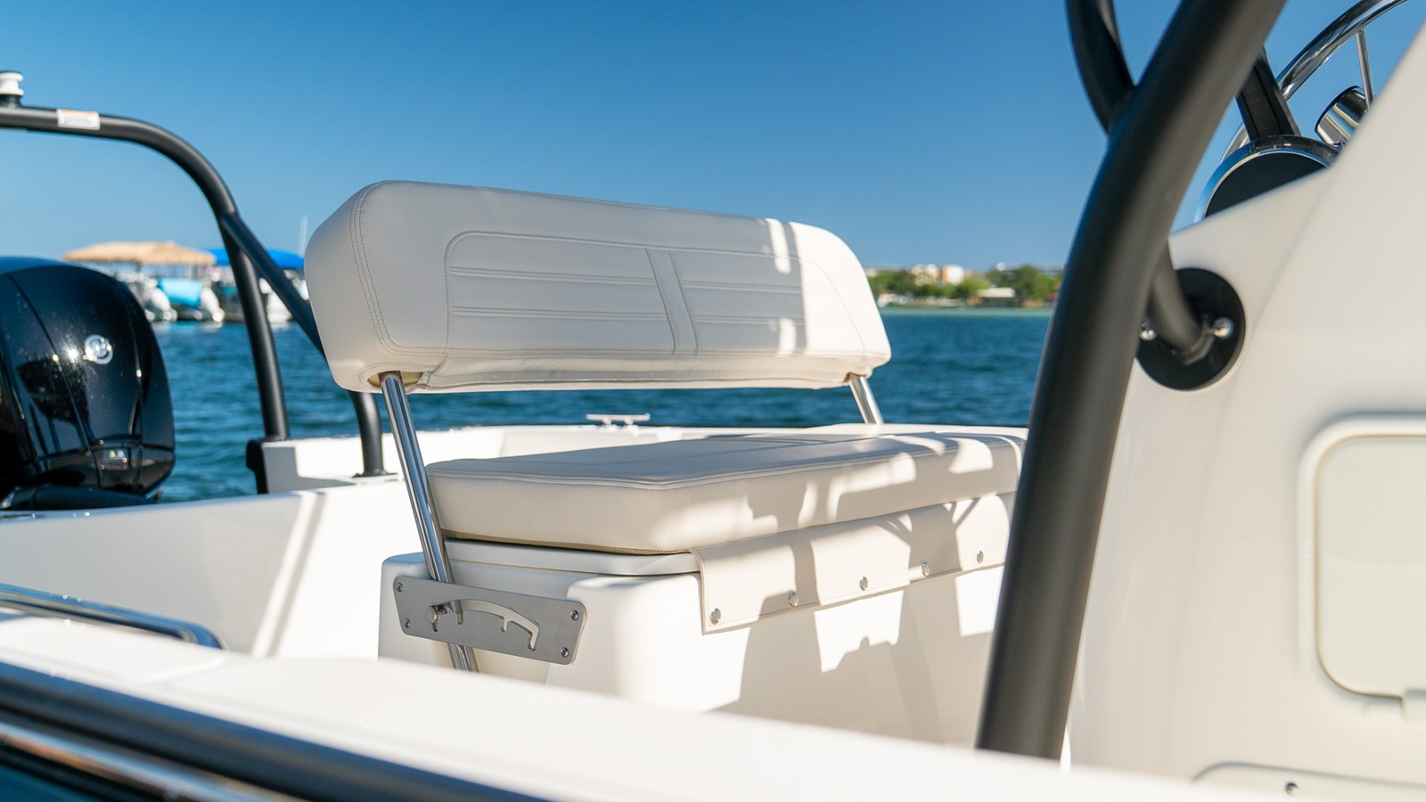 2027 Boston Whaler 190 Montauk 29