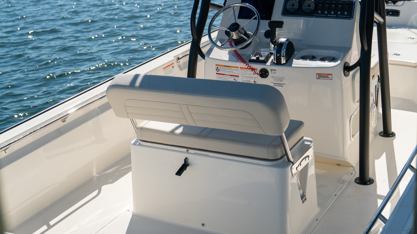 2027 Boston Whaler 190 Montauk 38