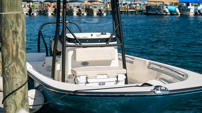 Boston Whaler 190 Montauk 21 2027 Boston Whaler 190 Montauk 22