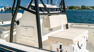 Boston Whaler 190 Montauk 22 2027 Boston Whaler 190 Montauk 23