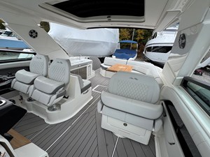 Sea Ray 400 SLX 10 2023 Sea Ray 400 SLX 11