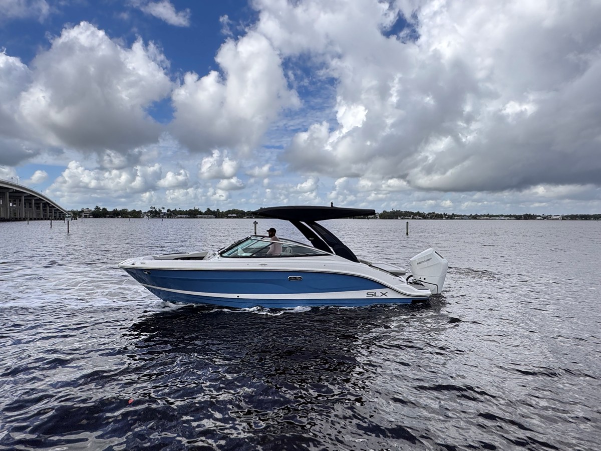 2026 Sea Ray SLX 260 Outboard 2