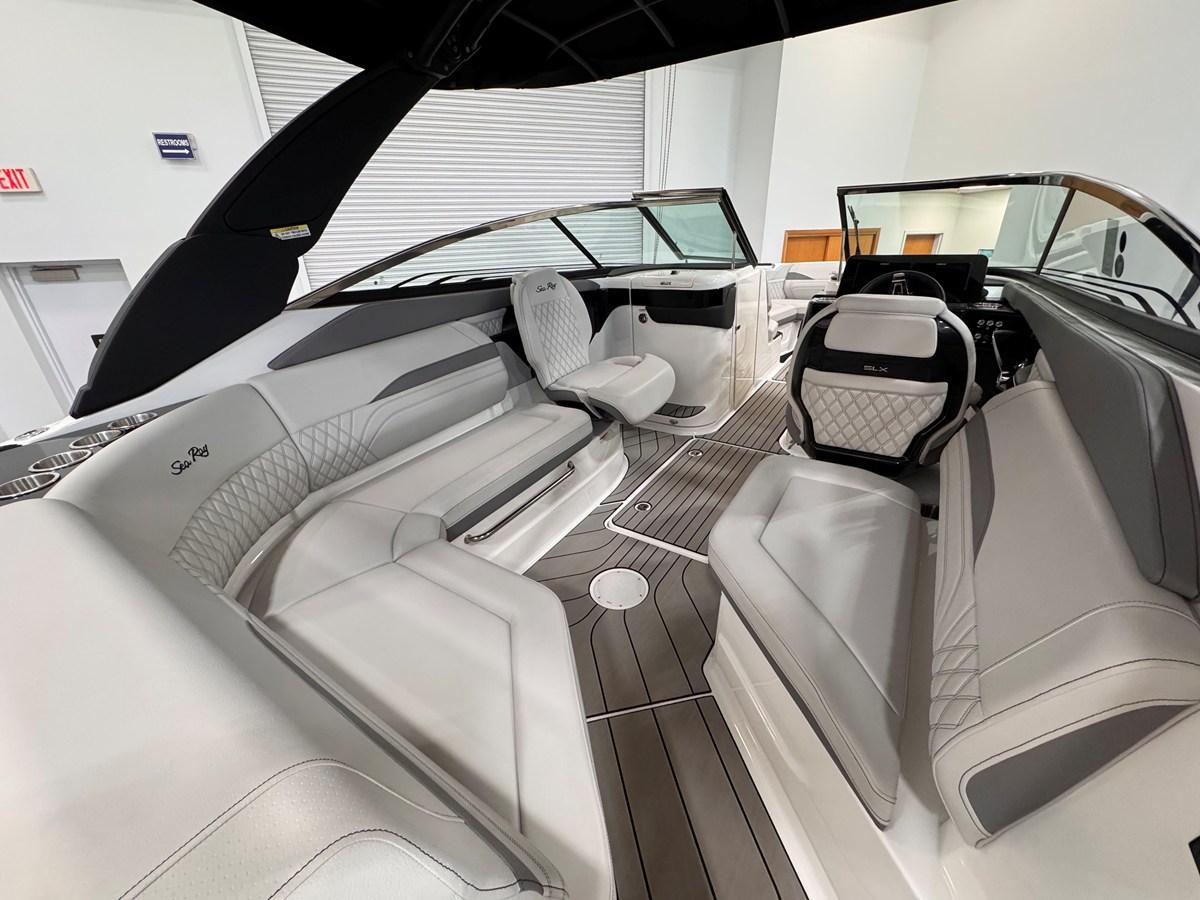 2026 Sea Ray SLX 260 Outboard 12