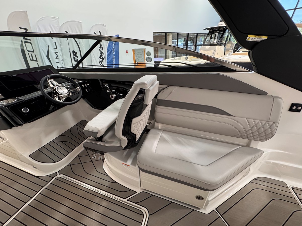 2026 Sea Ray SLX 260 Outboard 14