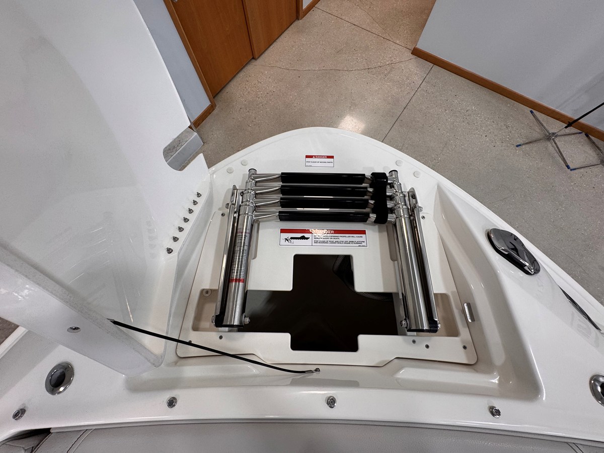 2026 Sea Ray SLX 260 Outboard 19