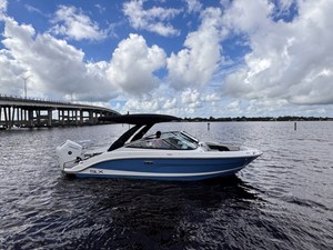 Sea Ray SLX 260 Outboard 3 2026 Sea Ray SLX 260 Outboard 4