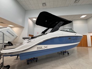 Sea Ray SLX 260 Outboard 7 2026 Sea Ray SLX 260 Outboard 8