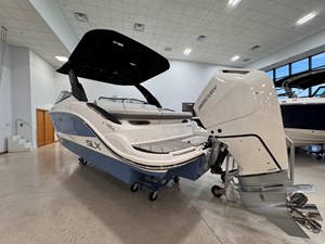 Sea Ray SLX 260 Outboard 8 2026 Sea Ray SLX 260 Outboard 9