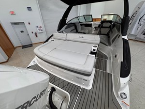 Sea Ray SLX 260 Outboard 9 2026 Sea Ray SLX 260 Outboard 10