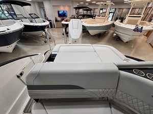 Sea Ray SLX 260 Outboard 20 2026 Sea Ray SLX 260 Outboard 21