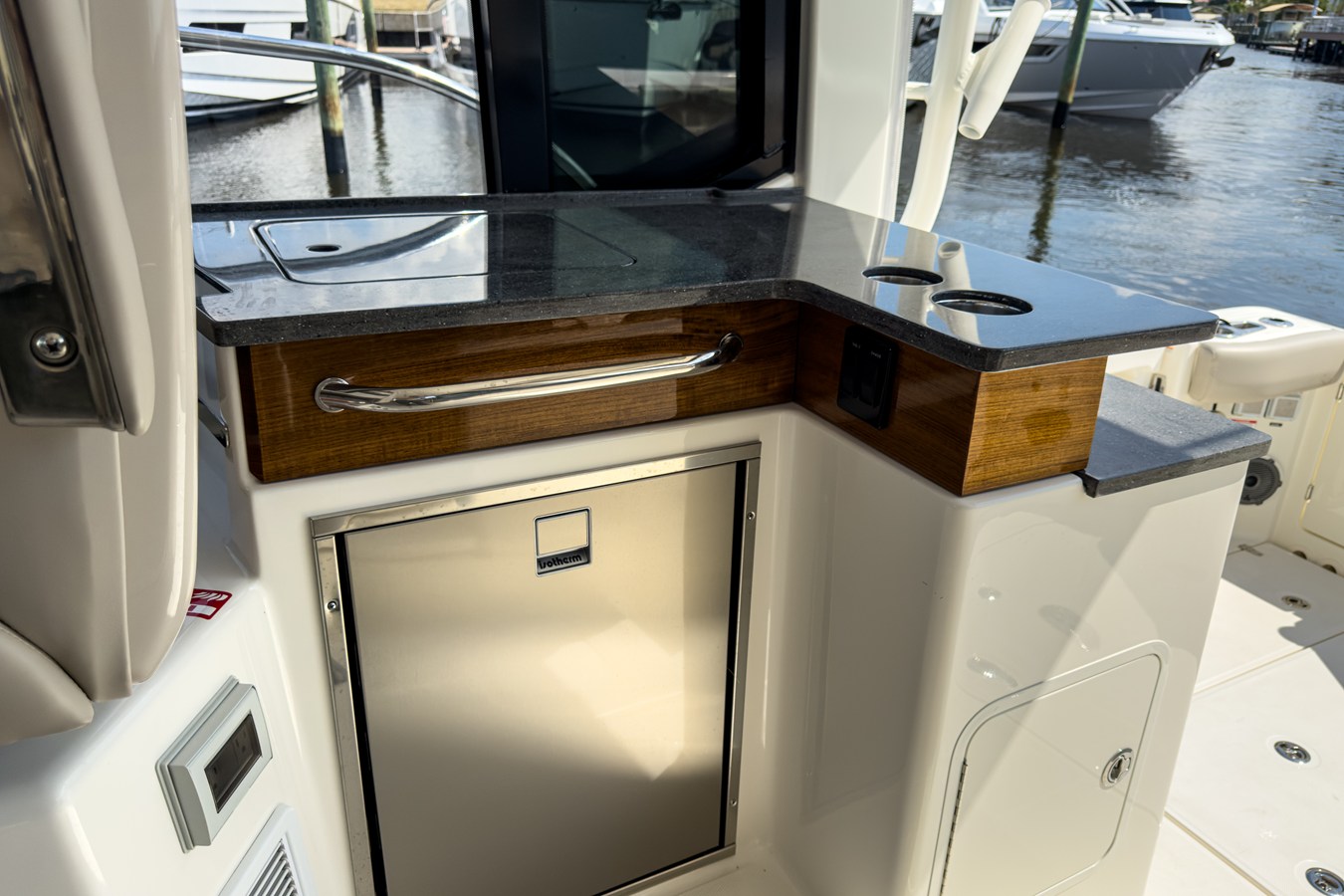 2026 Boston Whaler 365 Conquest 15