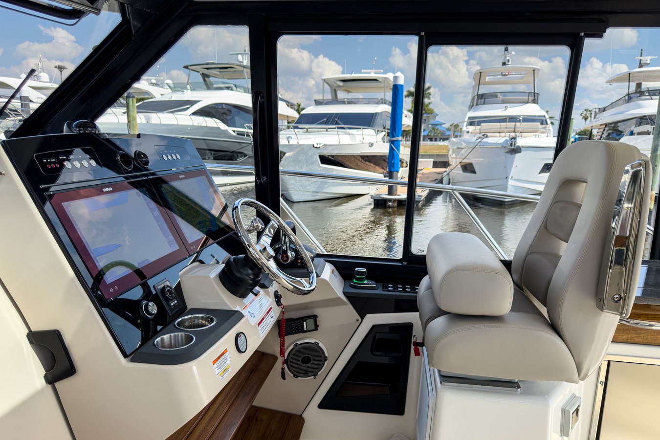 2026 Boston Whaler 365 Conquest 16