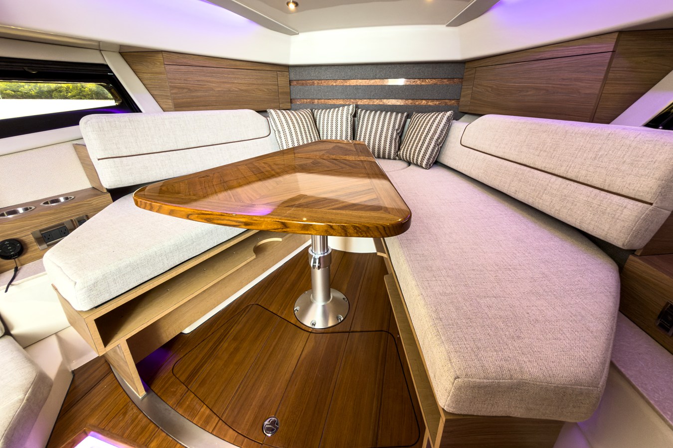 2026 Boston Whaler 365 Conquest 33