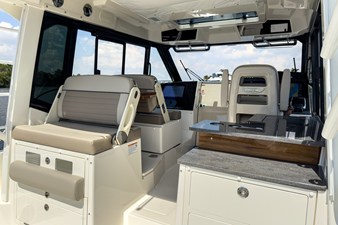 2026 Boston Whaler 365 Conquest 9