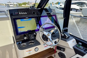 2026 Boston Whaler 365 Conquest 17