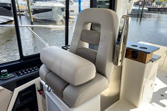 2026 Boston Whaler 365 Conquest 18