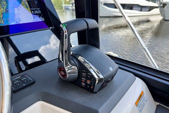 2026 Boston Whaler 365 Conquest 19