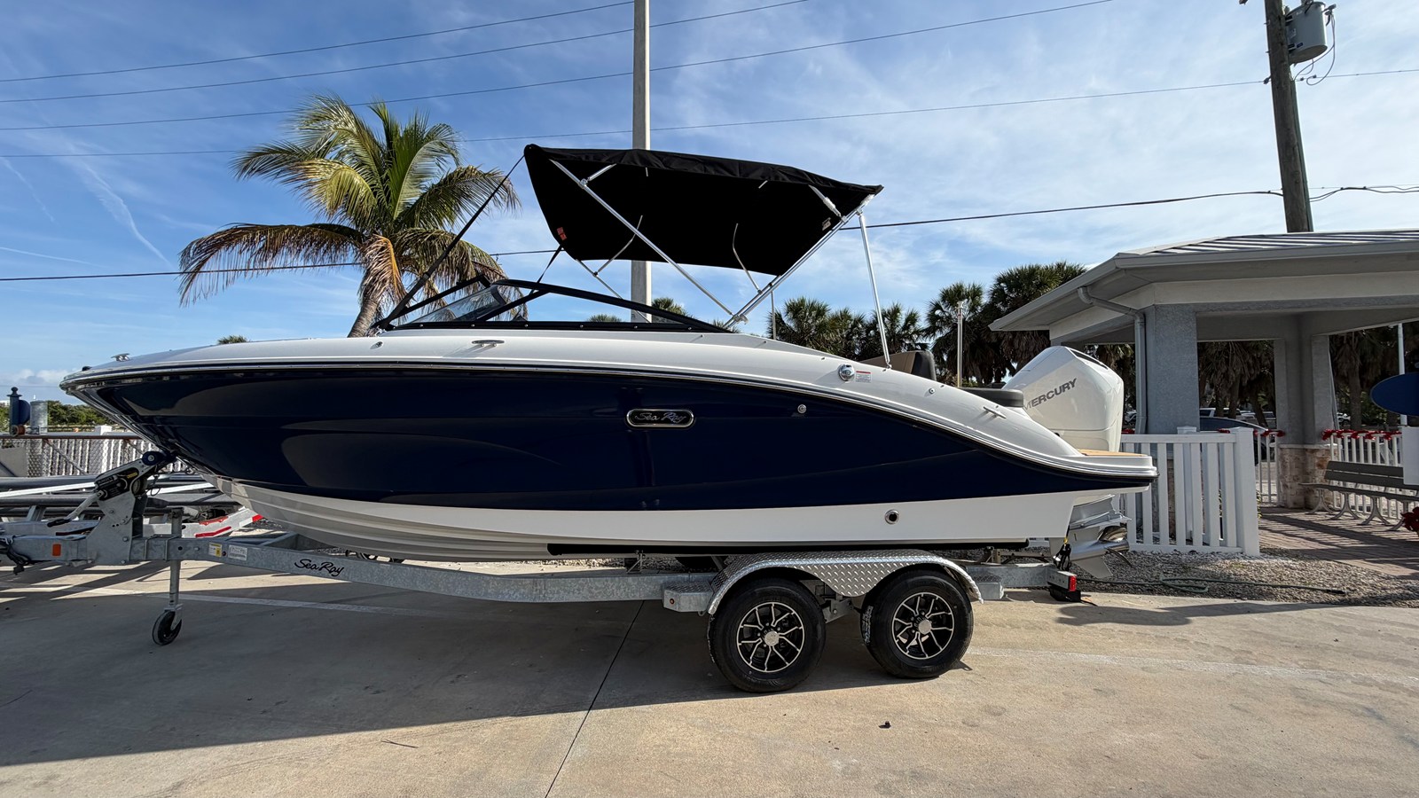 2026 Sea Ray SPX 210 Outboard 2