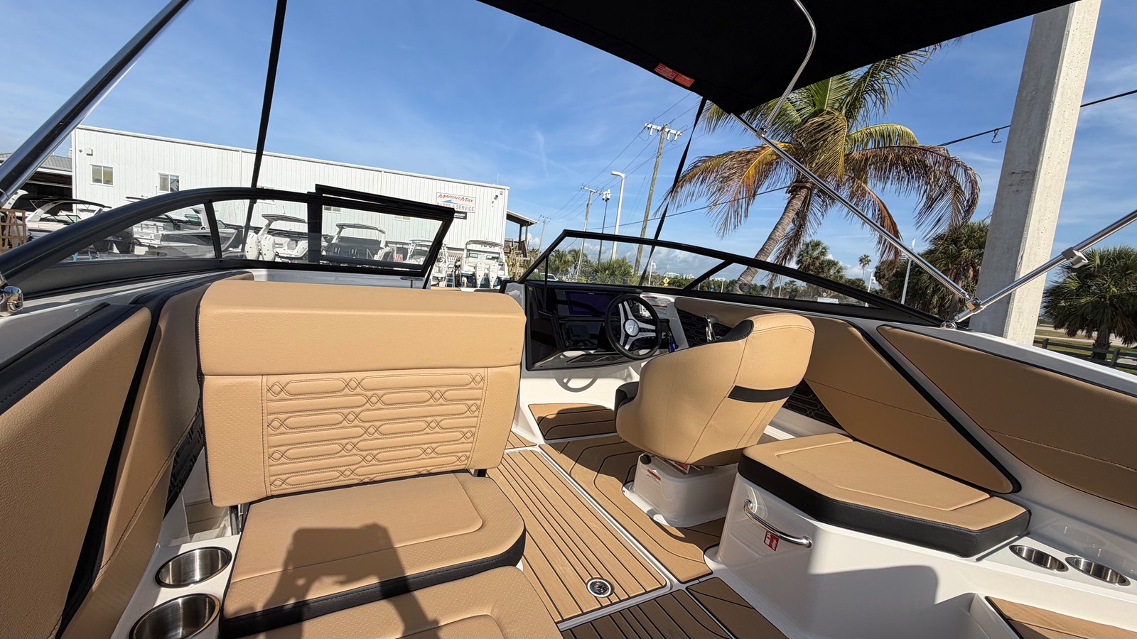 2026 Sea Ray SPX 210 Outboard 10
