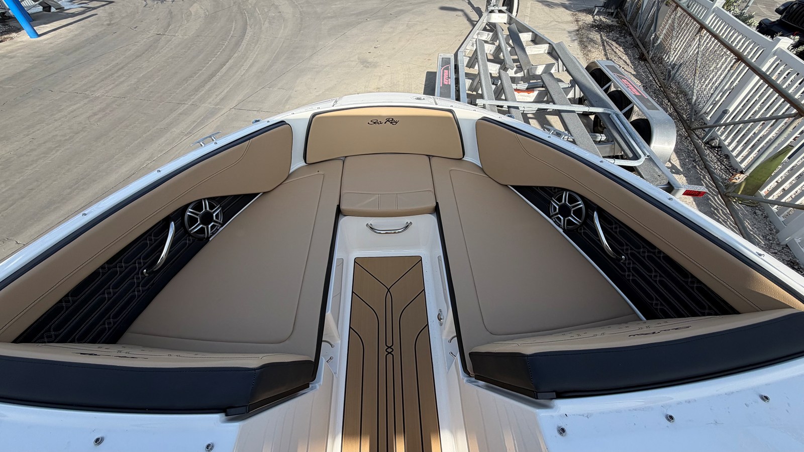 2026 Sea Ray SPX 210 Outboard 18