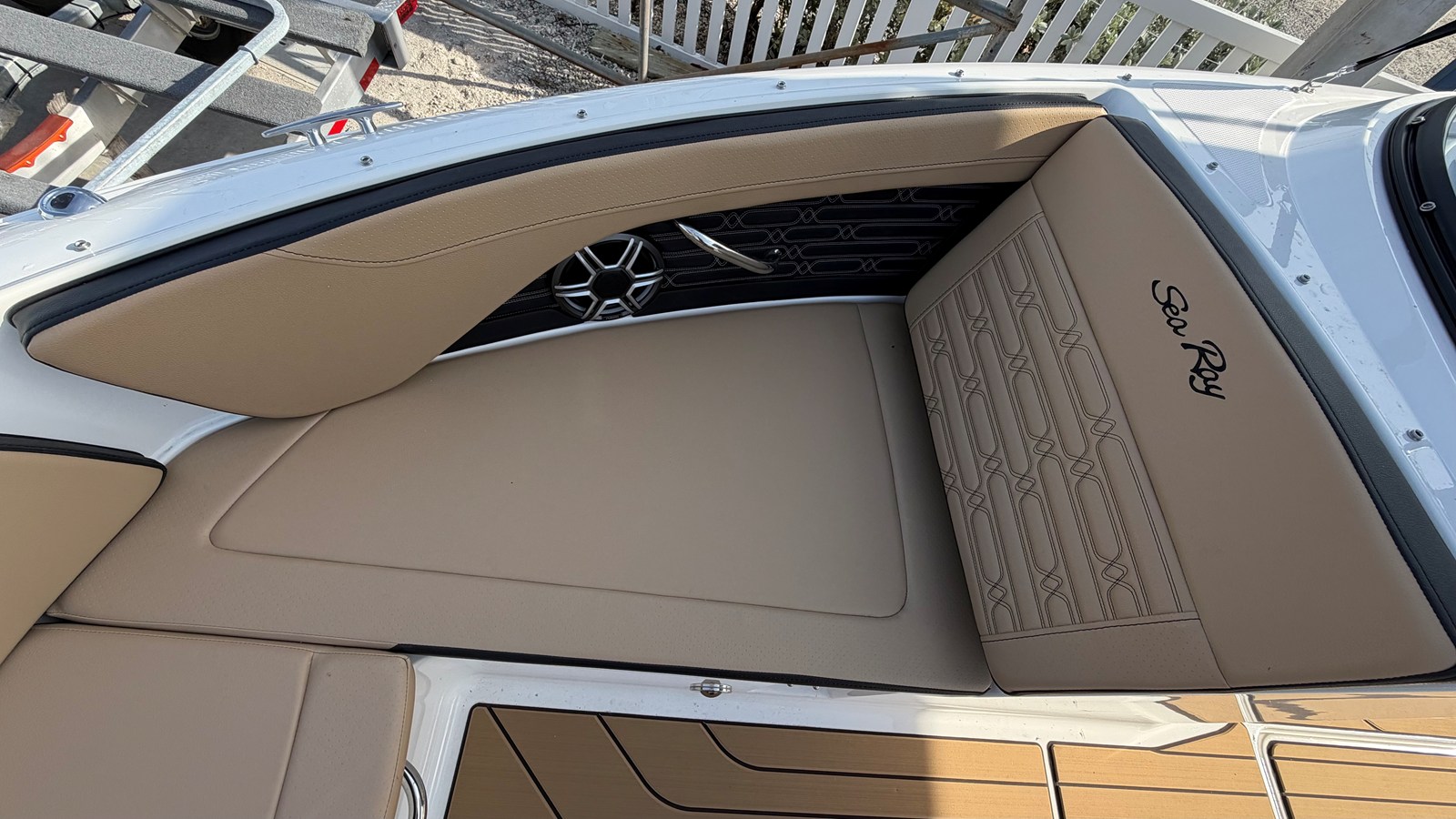2026 Sea Ray SPX 210 Outboard 19