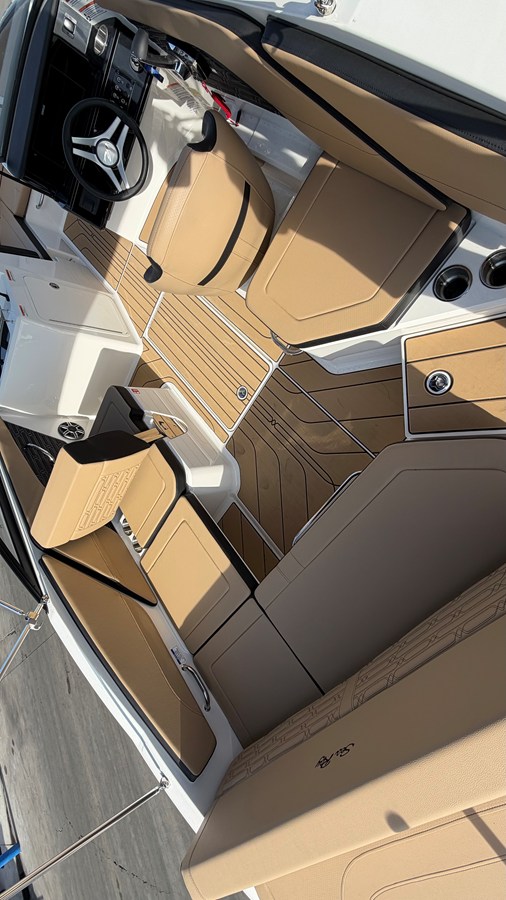 2026 Sea Ray SPX 210 Outboard 23