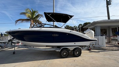 Sea Ray SPX 210 Outboard 1 2026 Sea Ray SPX 210 Outboard 2