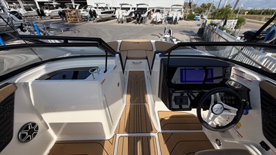 2026 Sea Ray SPX 210 Outboard 16