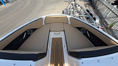2026 Sea Ray SPX 210 Outboard 18
