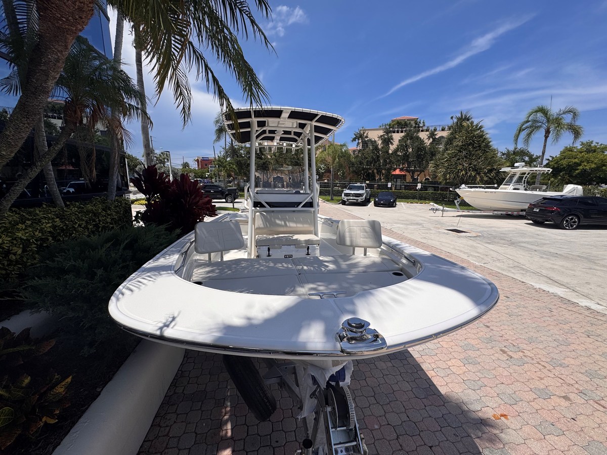 2026 Boston Whaler 210 Montauk 7