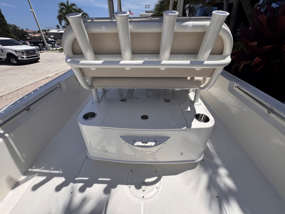2026 Boston Whaler 210 Montauk 17