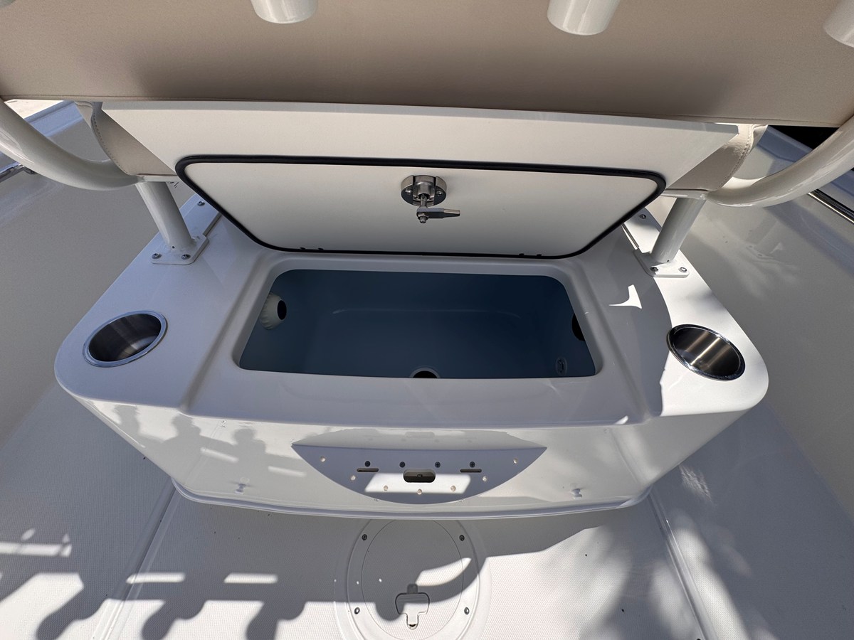 2026 Boston Whaler 210 Montauk 18