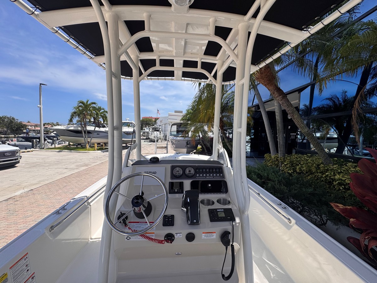 2026 Boston Whaler 210 Montauk 22