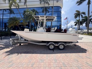 Boston Whaler 210 Montauk 1 2026 Boston Whaler 210 Montauk 2