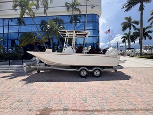 Boston Whaler 210 Montauk 2 2026 Boston Whaler 210 Montauk 3