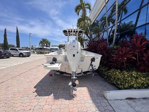 Boston Whaler 210 Montauk 8 2026 Boston Whaler 210 Montauk 9