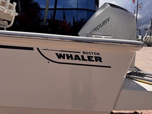 Boston Whaler 210 Montauk 9 2026 Boston Whaler 210 Montauk 10