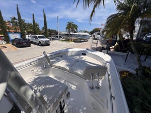 Boston Whaler 210 Montauk 27 2026 Boston Whaler 210 Montauk 28