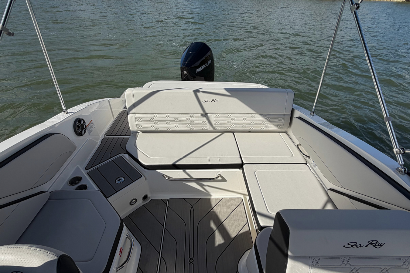 2026 Sea Ray SPX 210 Outboard 6