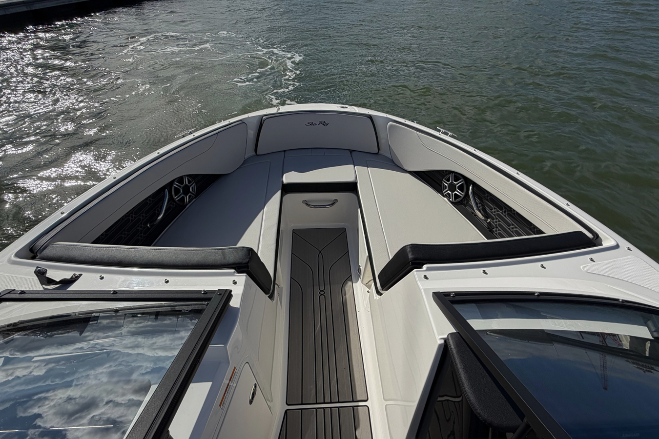 2026 Sea Ray SPX 210 Outboard 14