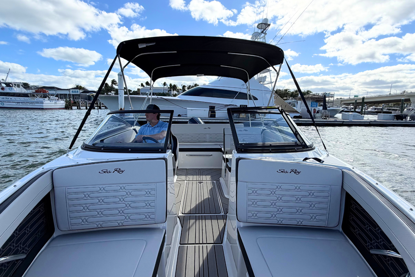 2026 Sea Ray SPX 210 Outboard 16