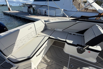 2026 Sea Ray SPX 210 Outboard 8