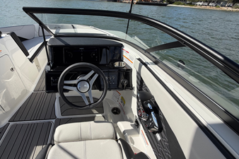 2026 Sea Ray SPX 210 Outboard 12