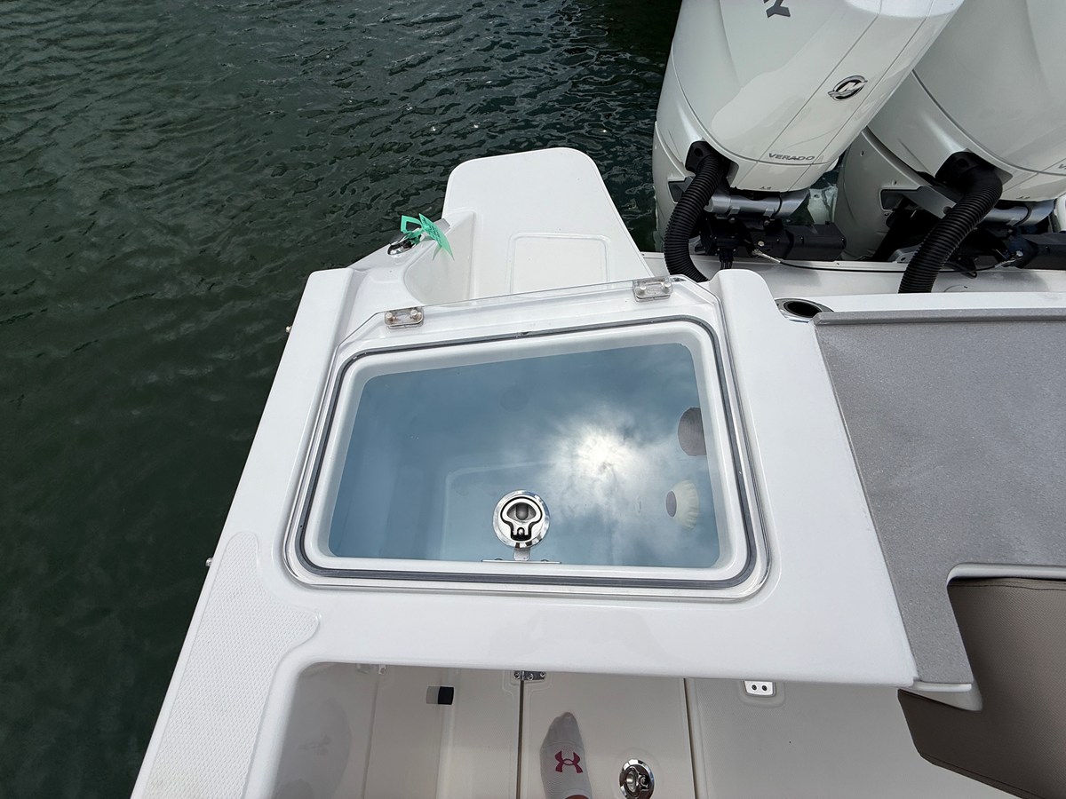 2027 Boston Whaler 330 Vantage 32
