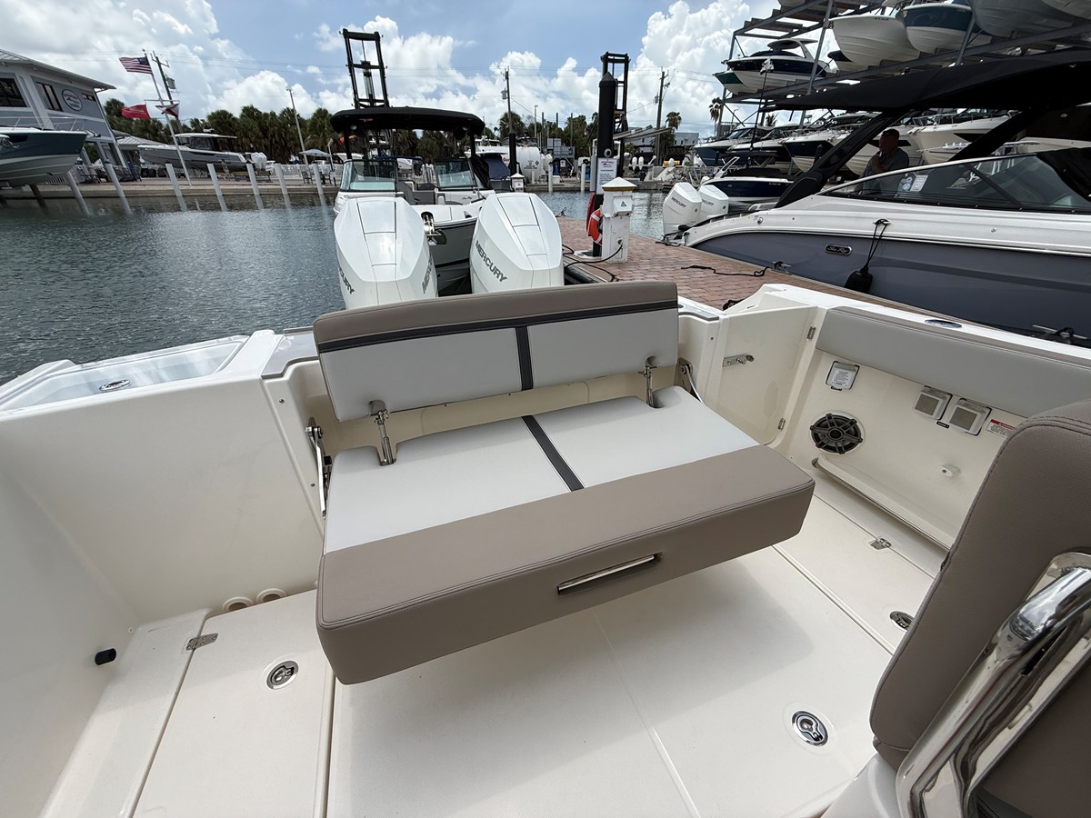 2027 Boston Whaler 330 Vantage 34