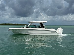 Boston Whaler 330 Vantage 0 2027 Boston Whaler 330 Vantage 1